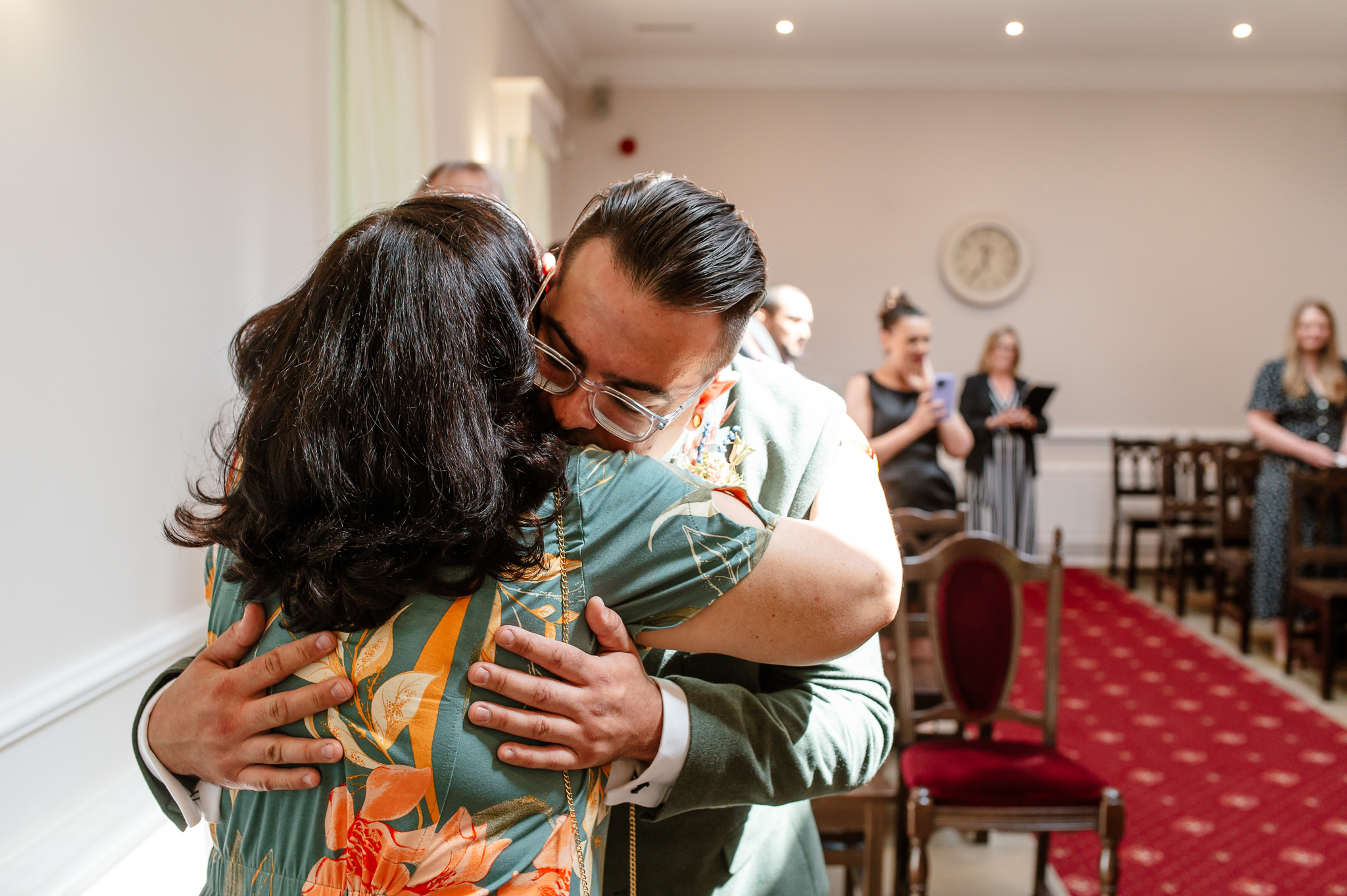 groom and his mum hugging at york registry office 